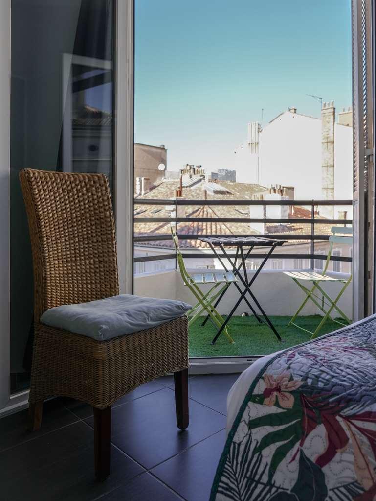 Celenya Hotel Toulon Room photo